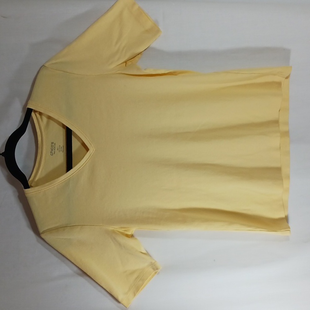 💥Chico's Sz 1 (8-10) Banana Yellow, v neck, 100% cotton summer knit Tee